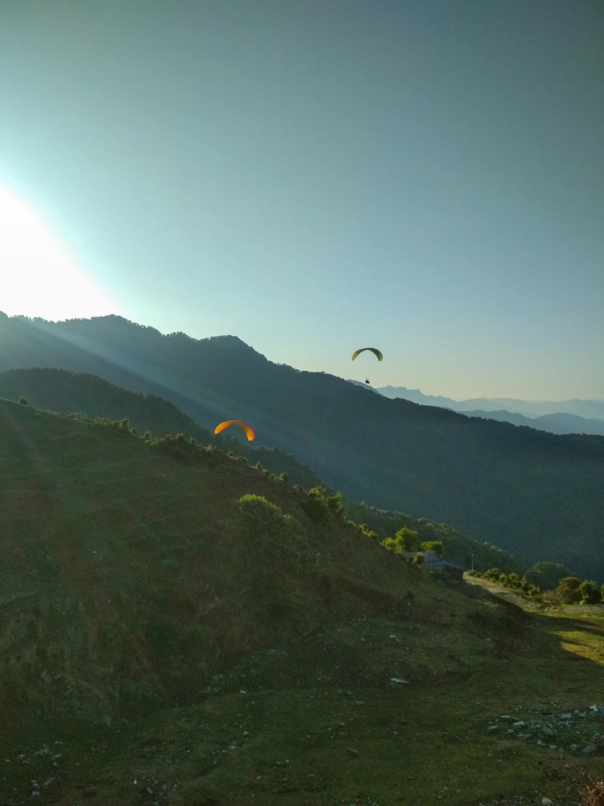 Paragliding in Bir Billing Mountains